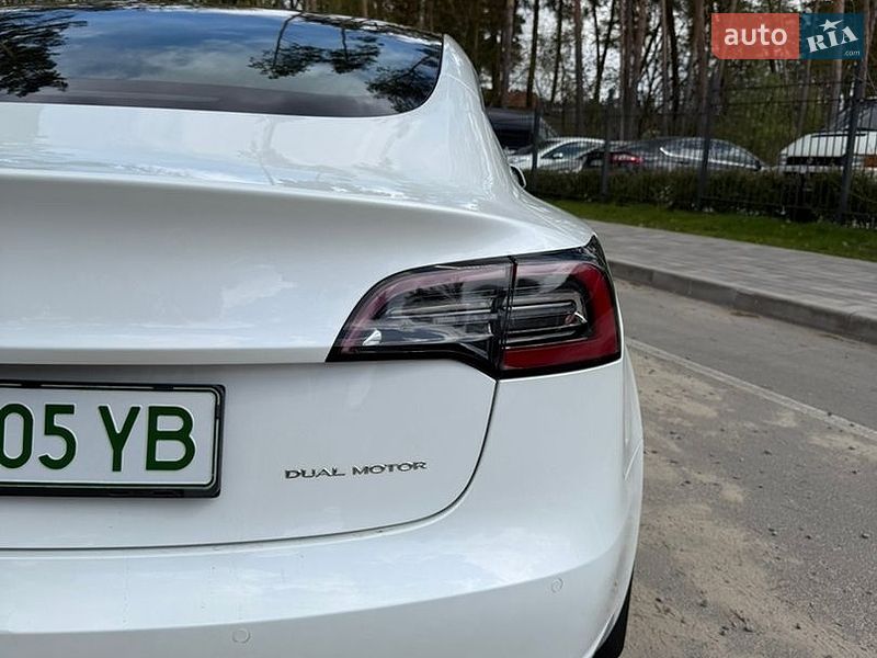 Седан Tesla Model 3 2019 в Житомире