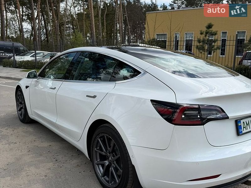Седан Tesla Model 3 2019 в Житомире