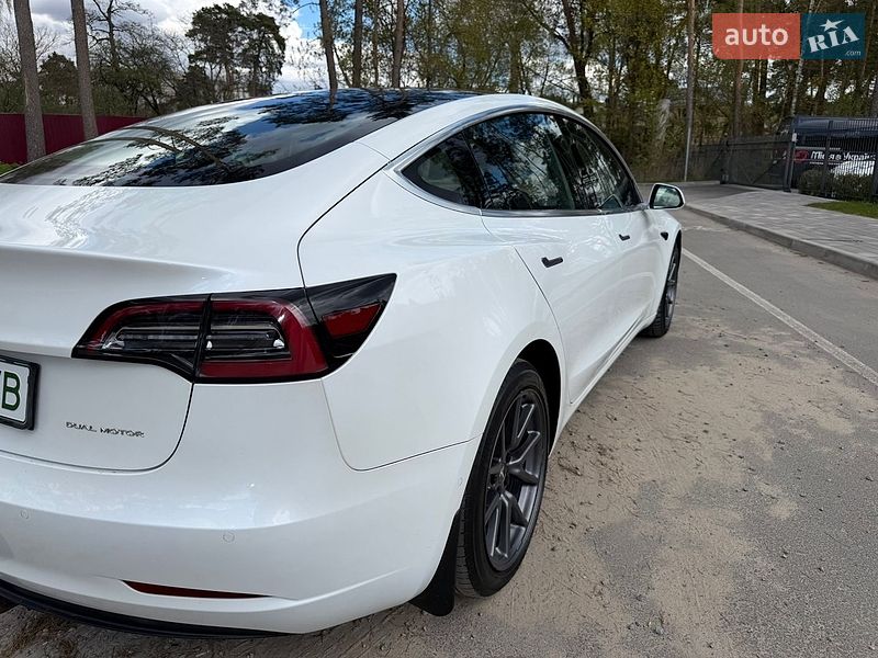 Седан Tesla Model 3 2019 в Житомире