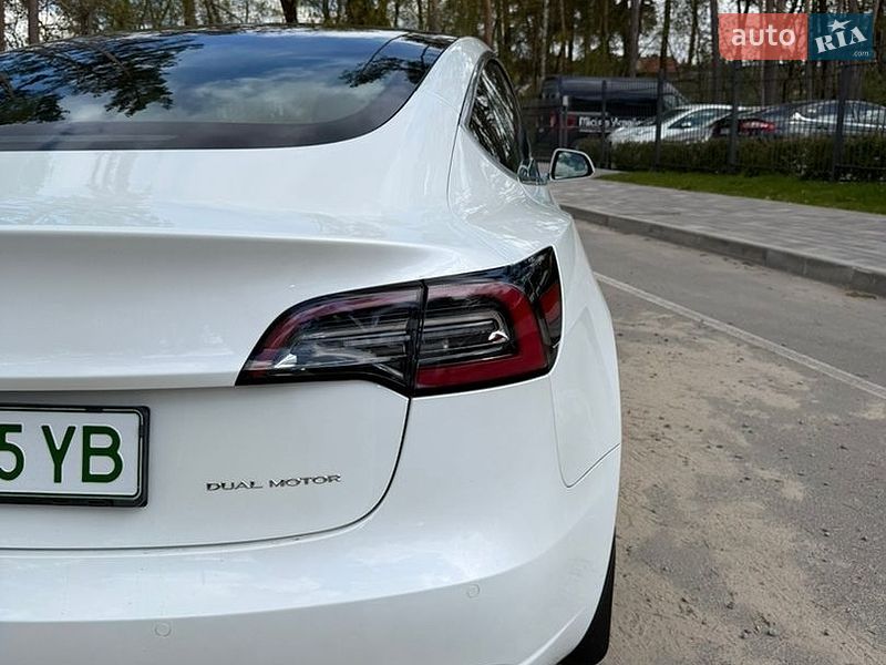 Седан Tesla Model 3 2019 в Житомире