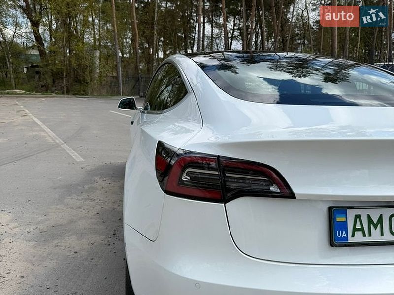 Седан Tesla Model 3 2019 в Житомире