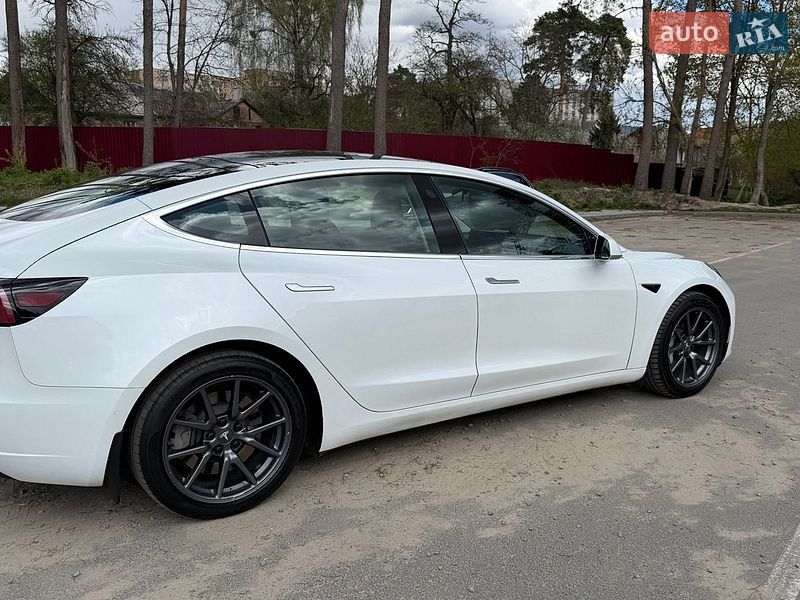 Седан Tesla Model 3 2019 в Житомире