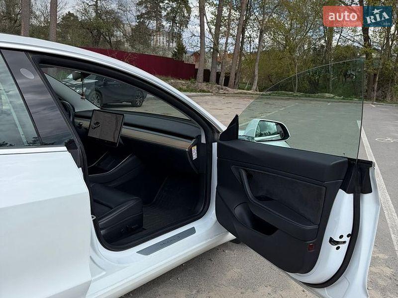 Седан Tesla Model 3 2019 в Житомире
