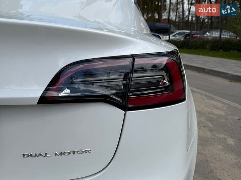 Седан Tesla Model 3 2019 в Житомире