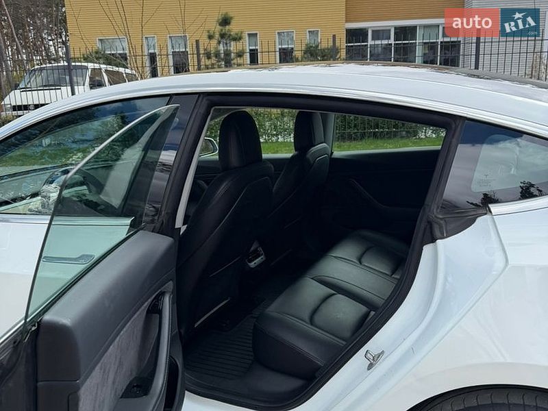 Седан Tesla Model 3 2019 в Житомире