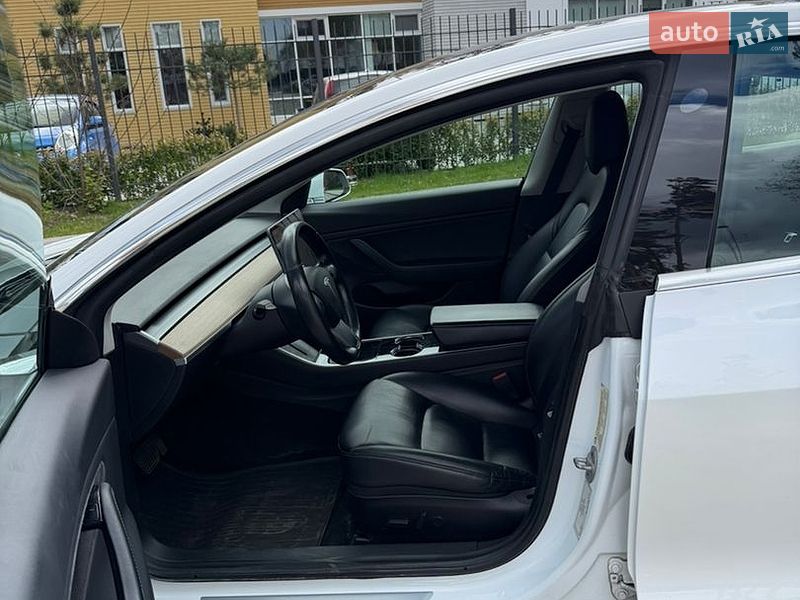 Седан Tesla Model 3 2019 в Житомире