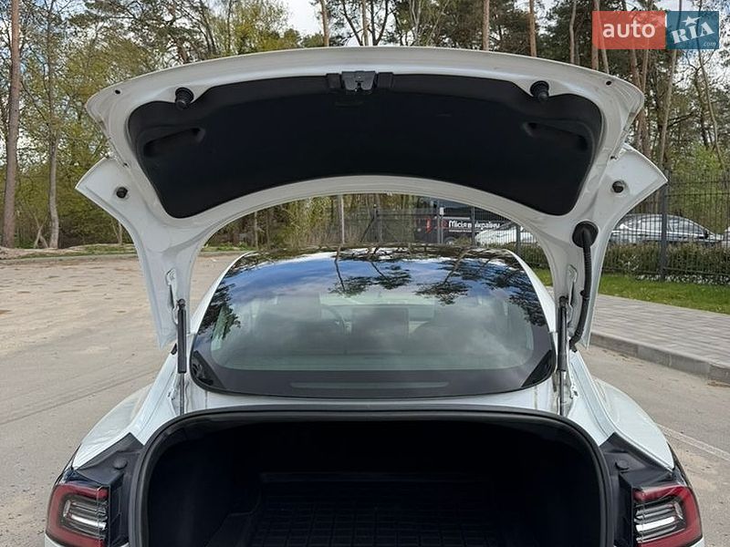 Седан Tesla Model 3 2019 в Житомире