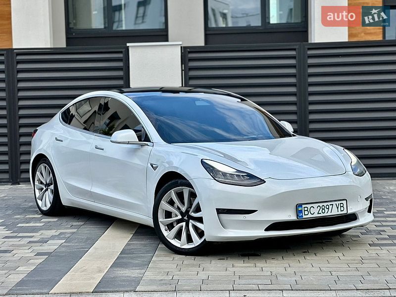 Седан Tesla Model 3 2019 в Ужгороде