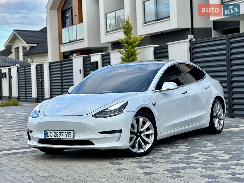 Седан Tesla Model 3 2019 в Ужгороде