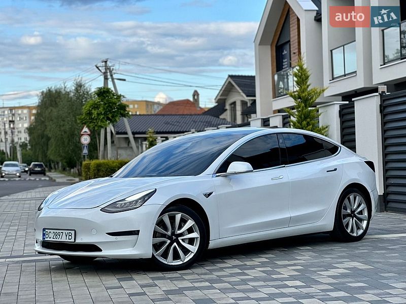 Седан Tesla Model 3 2019 в Ужгороде