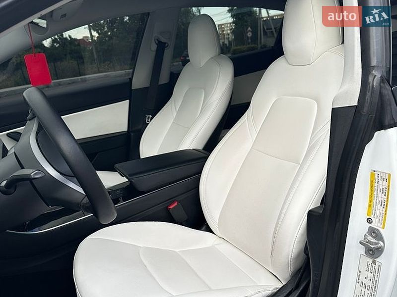 Седан Tesla Model 3 2019 в Ужгороде