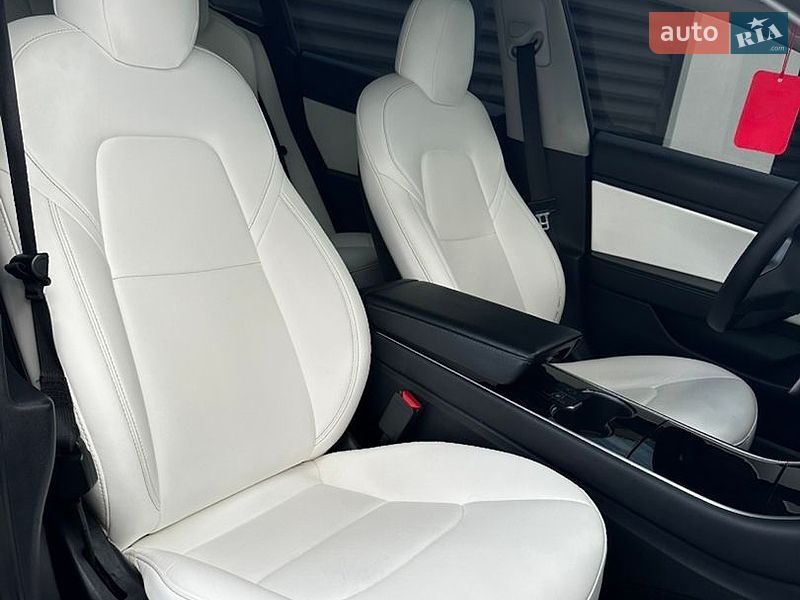 Седан Tesla Model 3 2019 в Ужгороде
