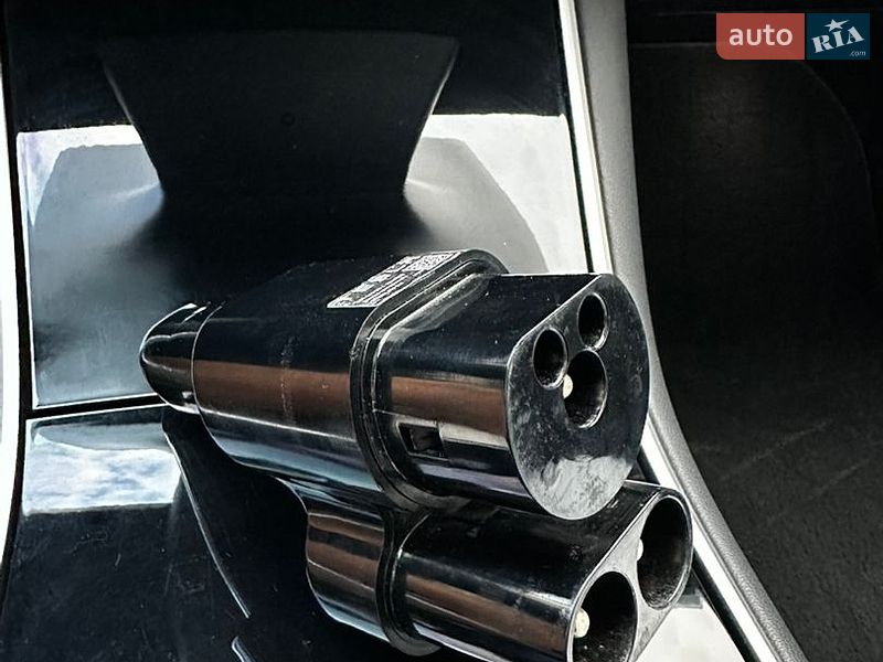 Седан Tesla Model 3 2019 в Ужгороде