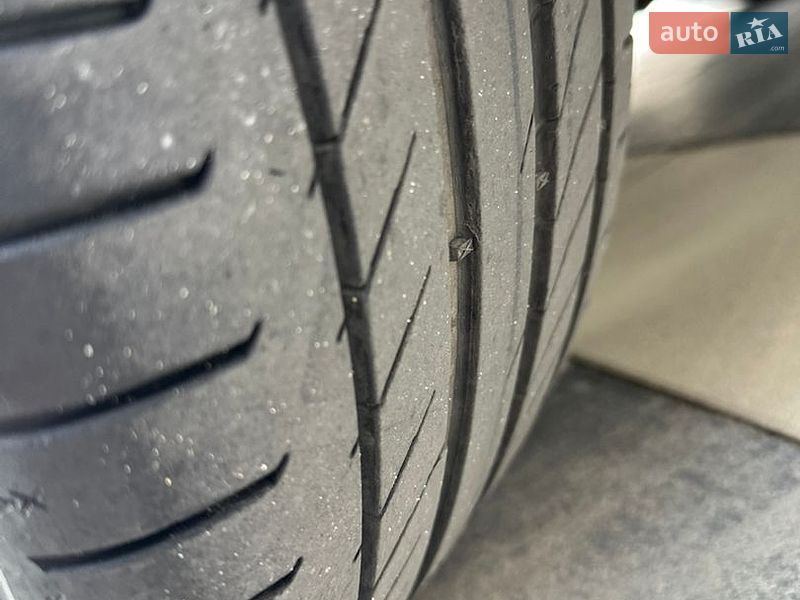 Седан Tesla Model 3 2019 в Ужгороде