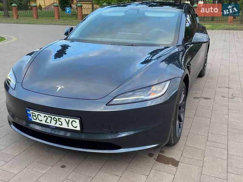 Седан Tesla Model 3 2024 в Новояворівську