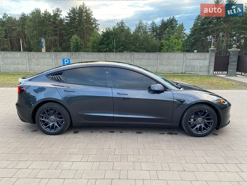 Седан Tesla Model 3 2024 в Новояворівську