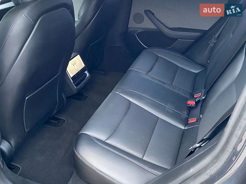 Седан Tesla Model 3 2024 в Новояворівську