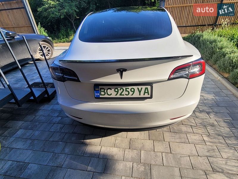 Седан Tesla Model 3 2019 в Львове