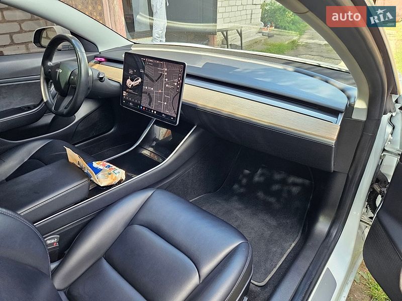 Седан Tesla Model 3 2018 в Миргороде