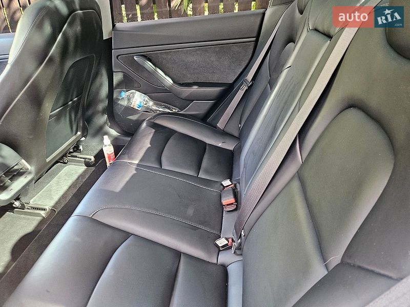 Седан Tesla Model 3 2018 в Миргороде