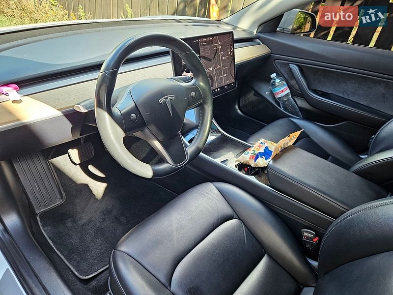 Седан Tesla Model 3 2018 в Миргороде