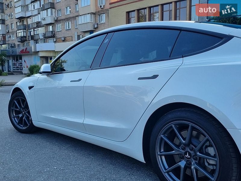 Седан Tesla Model 3 2021 в Запорожье