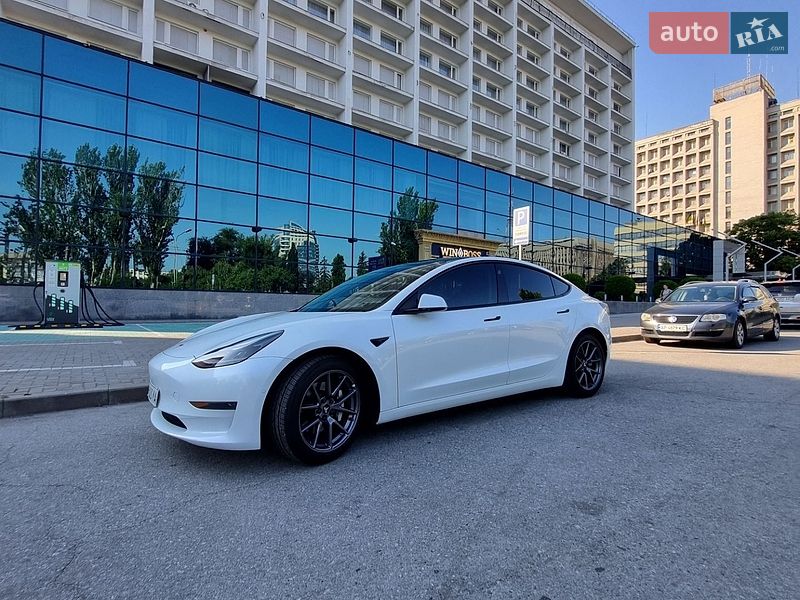 Седан Tesla Model 3 2021 в Запоріжжі