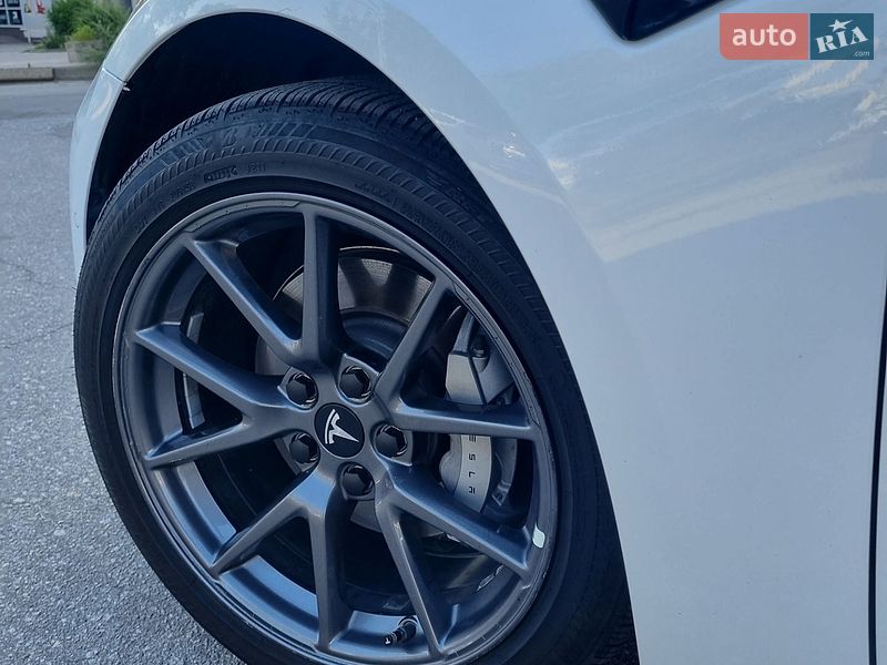 Седан Tesla Model 3 2021 в Запорожье