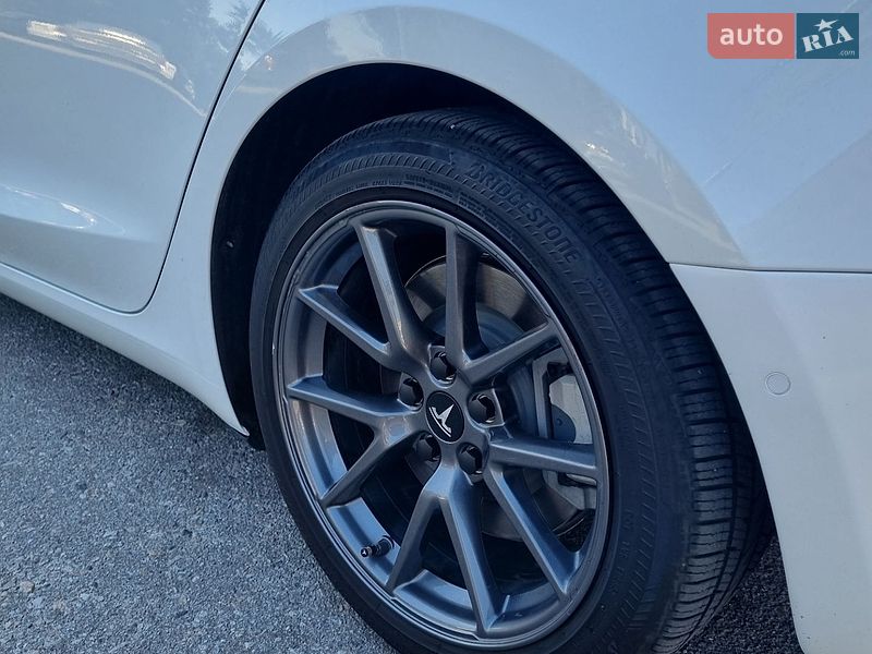 Седан Tesla Model 3 2021 в Запорожье