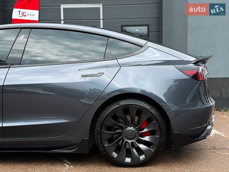 Седан Tesla Model 3 2022 в Києві