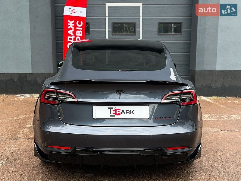 Седан Tesla Model 3 2022 в Києві