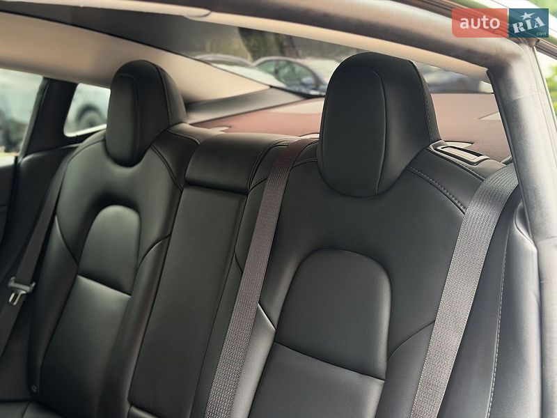 Седан Tesla Model 3 2022 в Києві