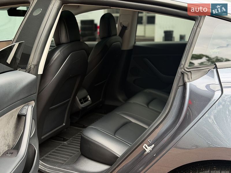 Седан Tesla Model 3 2022 в Києві