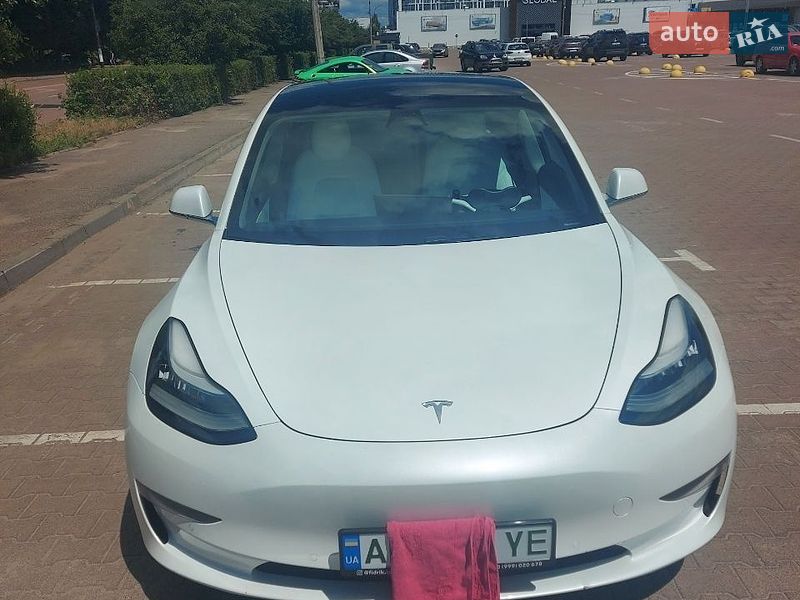 Tesla Model 3 2020