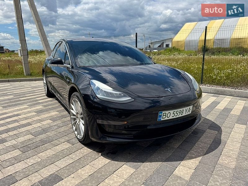Седан Tesla Model 3 2018 в Львові