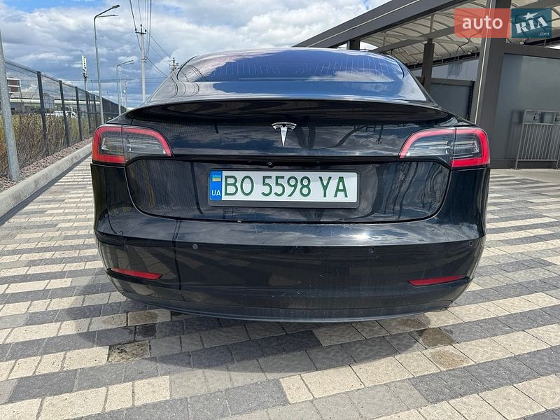 Седан Tesla Model 3 2018 в Львові