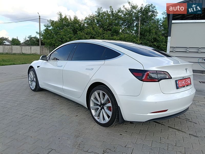 Седан Tesla Model 3 2019 в Дунаївцях
