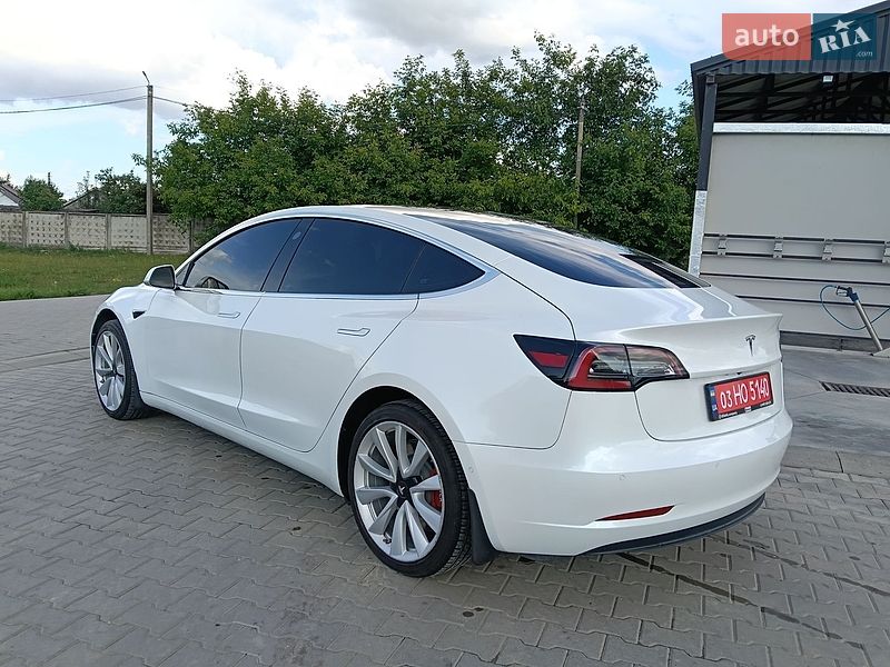 Седан Tesla Model 3 2019 в Дунаївцях