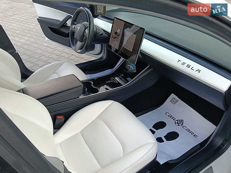 Седан Tesla Model 3 2019 в Дунаївцях