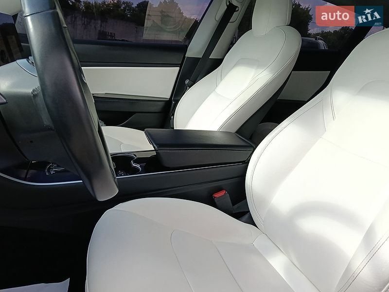 Седан Tesla Model 3 2019 в Дунаївцях