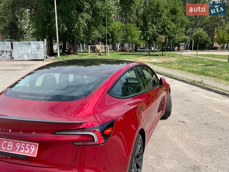 Седан Tesla Model 3 2025 в Кривом Роге