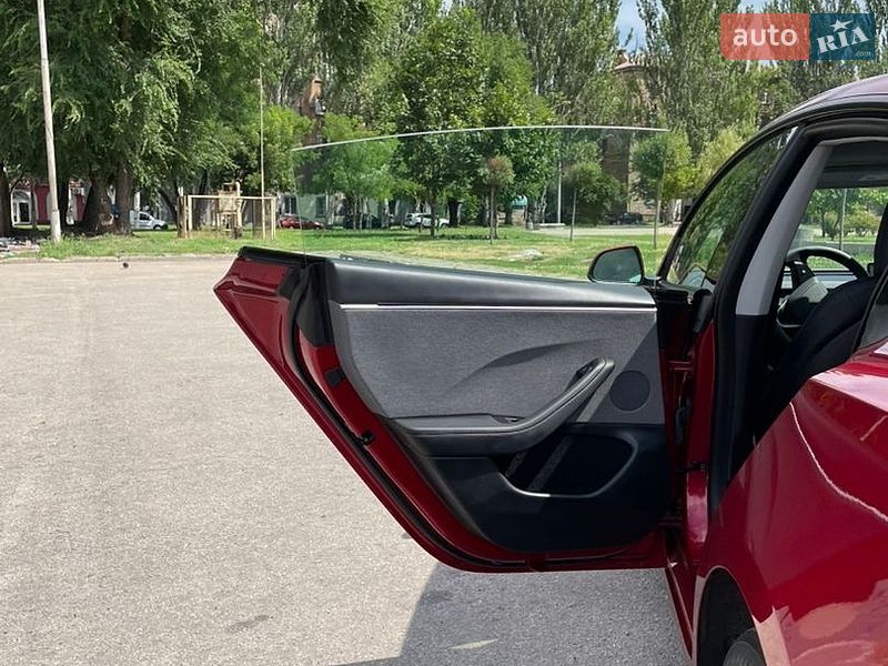 Седан Tesla Model 3 2025 в Кривом Роге