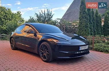 Седан Tesla Model 3 2024 в Чернігові
