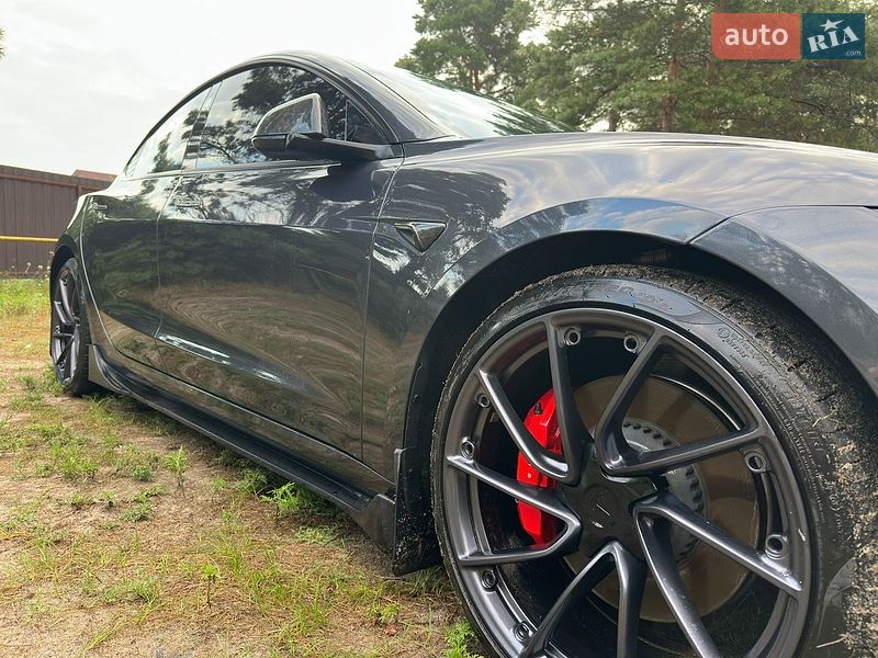 Tesla Model 3 2024