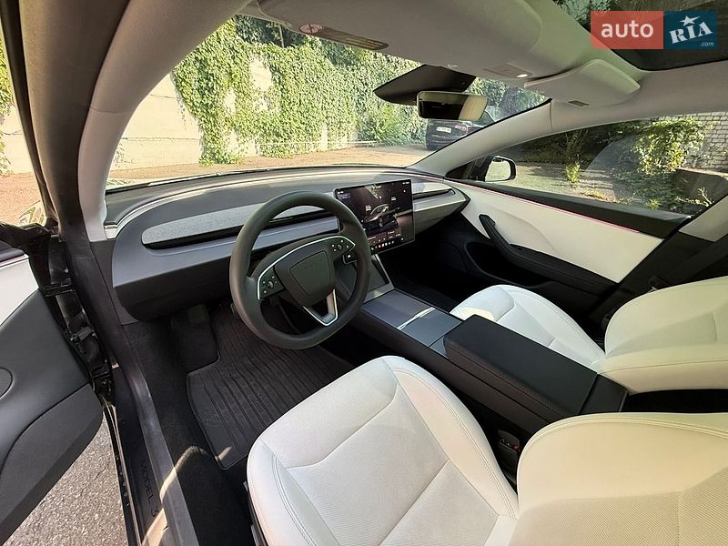 Седан Tesla Model 3 2025 в Харкові фото 12 Седан Tesla Model 3 2025 в Харкові