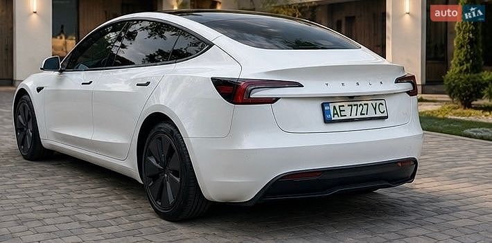 Седан Tesla Model 3 2024 в Днепре