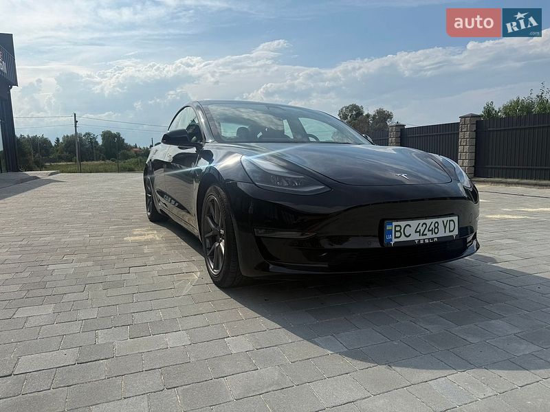 Седан Tesla Model 3 2022 в Львові