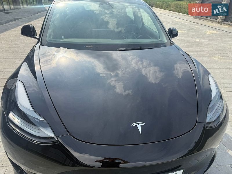 Седан Tesla Model 3 2022 в Львові