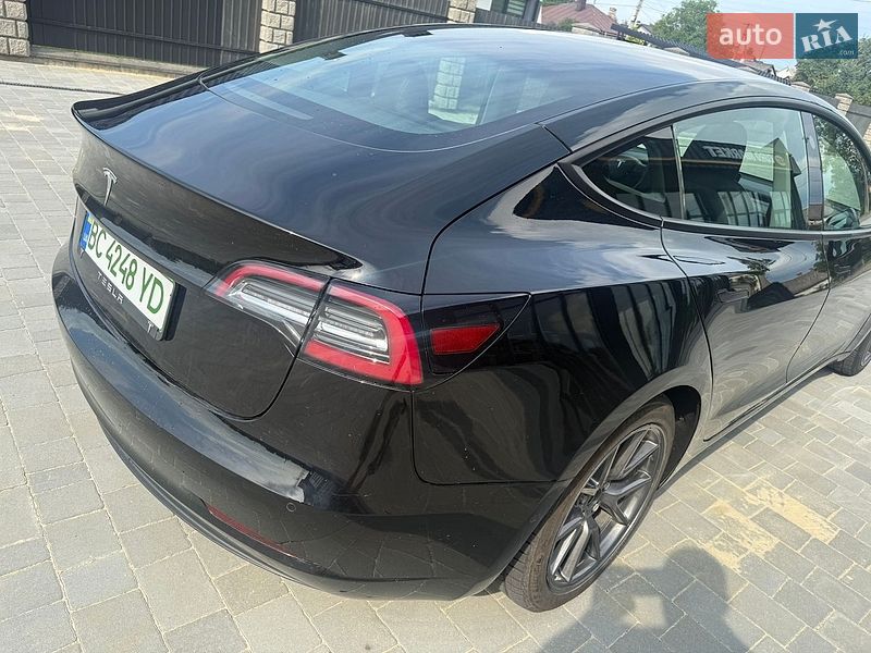 Седан Tesla Model 3 2022 в Львові