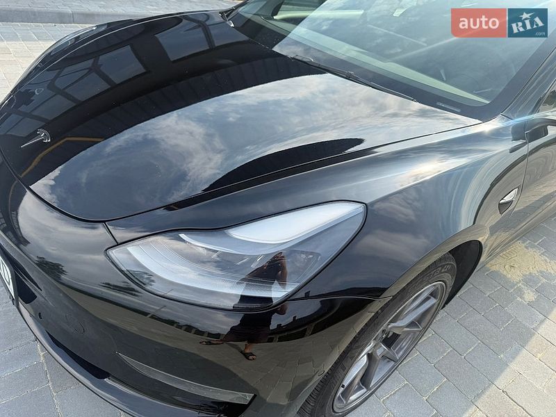 Седан Tesla Model 3 2022 в Львові